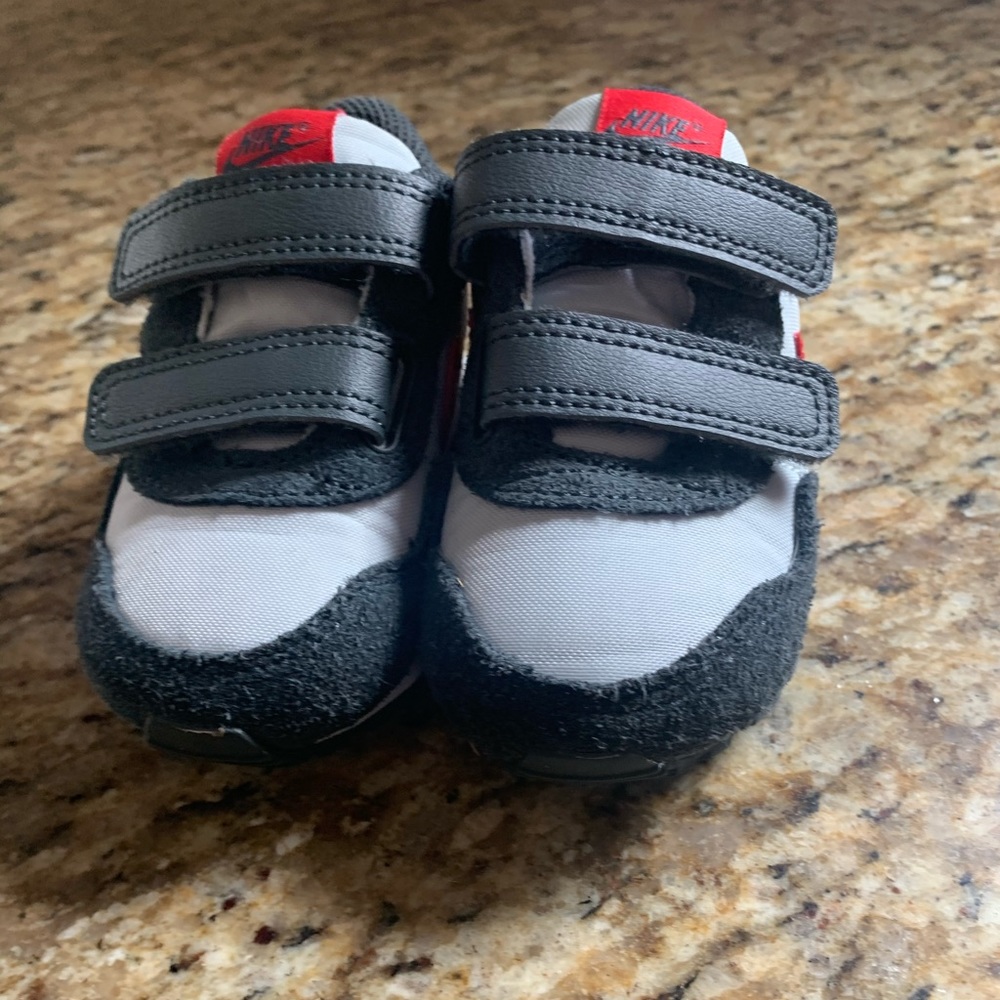 Nike MD Valiant toddler boy size 4